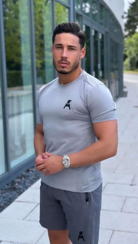 Muscle Fit       T-Shirt  - Grey